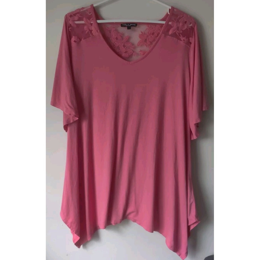 Cable and Gauge Top Short Sleeve Lace Shoulder/Back Coral Asymmetrical Hem Sz 1X